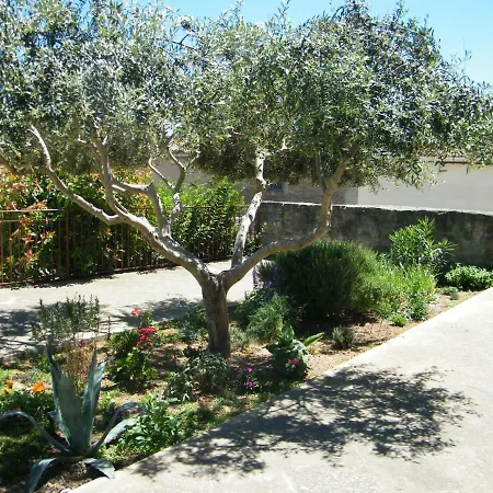 La Petite Oustal * Marseillette